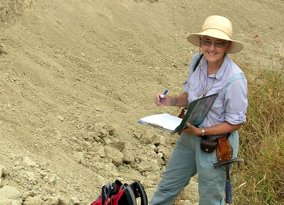 Dr. Kay Behrensmeyer Curator of Vertebrate Paleontology, Smithsonian Institution PhD from Harvard, BS from Washington University Field sites past & present: USA (Southwest, Great Plains, Rocky Mountain states), Kenya (Lothagam Hill, East Turkana, Amboseli, Kanjera, Baringo, Olorgesailie, Tsavo), Pakistan, Cameroon, Belize, Ethiopia, South Africa Photo by Rick Potts